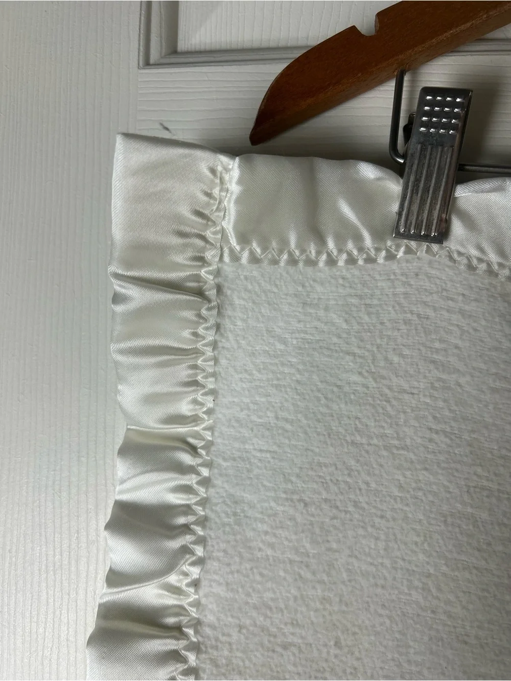Vintage Carter's Teddy Bear Balloon Blanket White Silky Satin Edge Primary Color